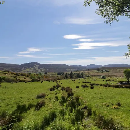 Holiday home The Caravanmeenacross