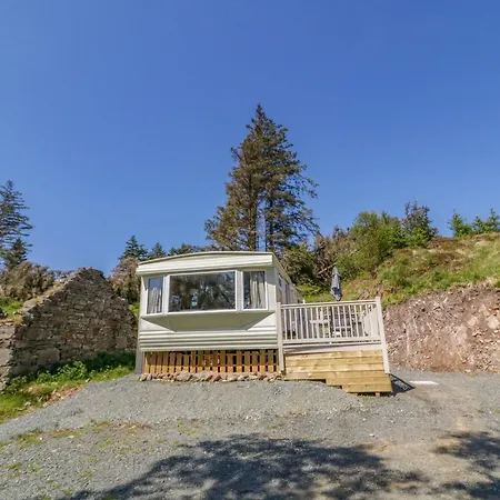 The Caravanmeenacross *